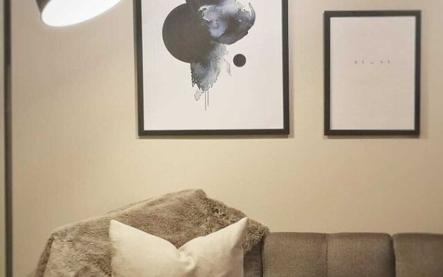 Central Spacious & Stylish Apartment