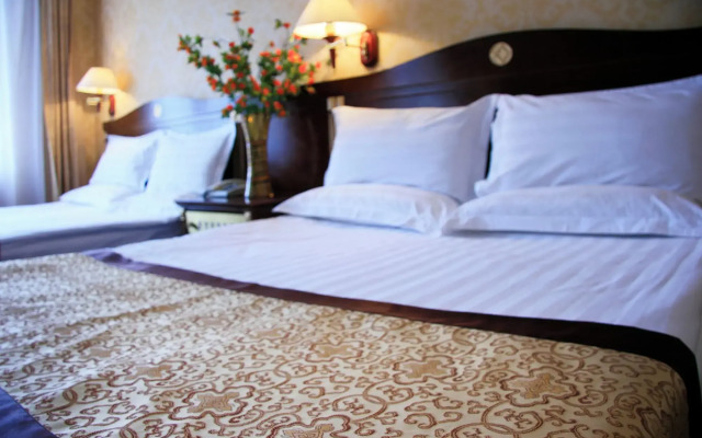 White House Hotel