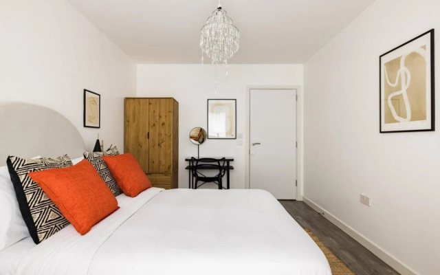 The London Retreat - Alluring 2bdr Flat With Balcony