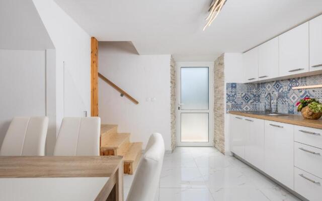 House Bajota with terrace and sea view