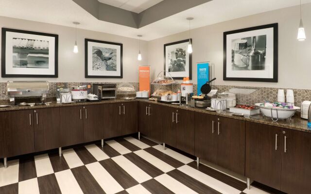 Hampton Inn Appleton-Fox River Mall Area