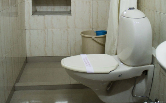 FabHotel Arya International Elgin Road