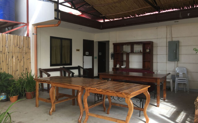 Cozy Coron Inn