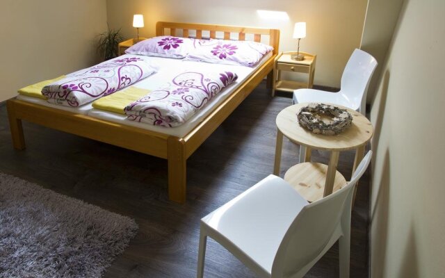 Restaurace a Penzion Na Louce