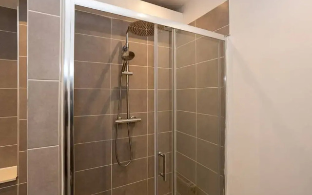 Spacious House With Parking Near Heaton Park