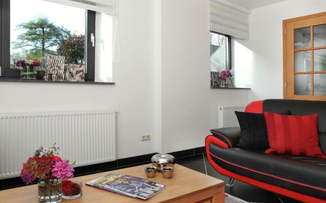 Quaint Holiday Home With Fenced Garden in Epen