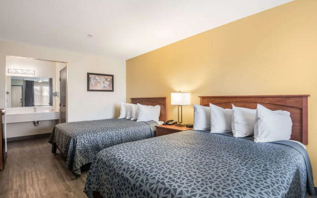 Econo Lodge Inn & Suites Lodi - Wine Country Area