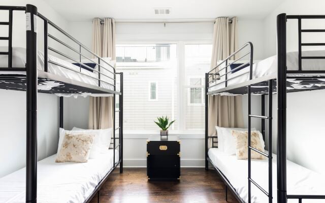 Domio Sylvan Park Spacious 8BR 2 Houses