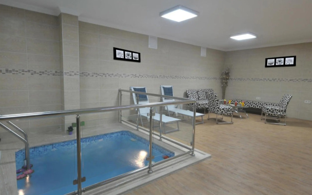 Rhiss Hotel Bostanci