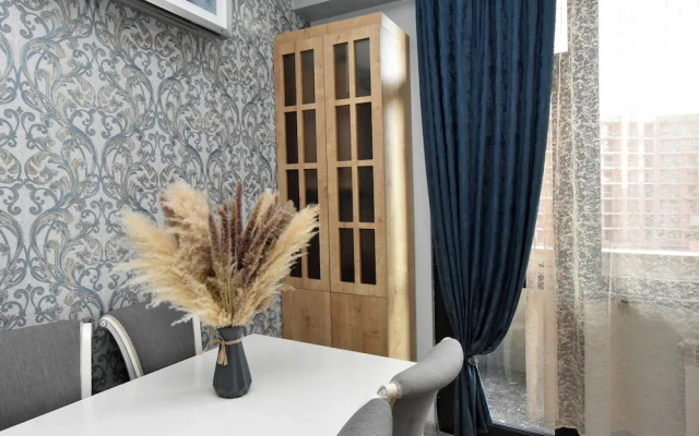 Teryan street apartment on 5 floor