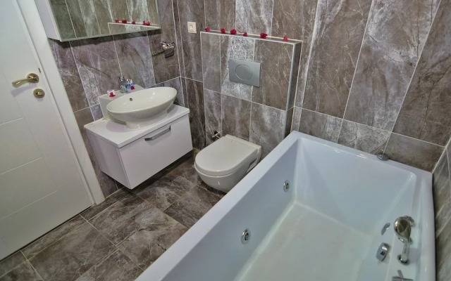 Airport Gulluk Hotel