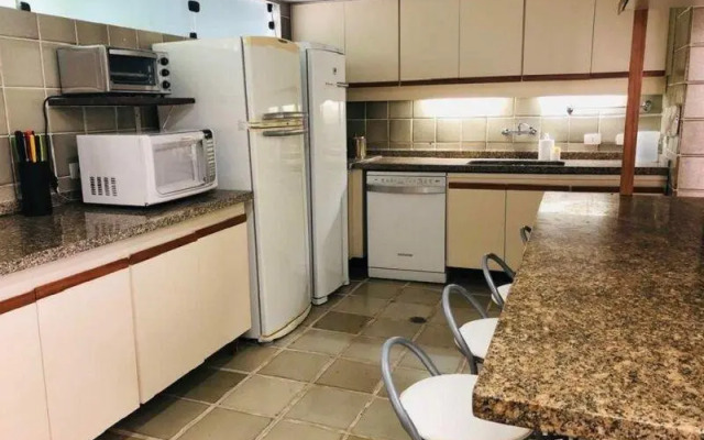 SMI012 Casa charmosa em condomínio à beira mar