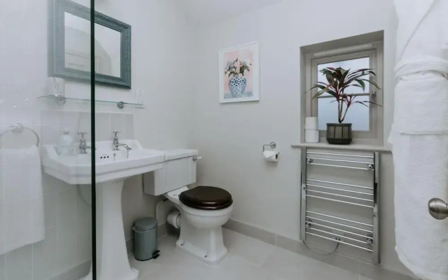 The Dragonfly - Central 2 Bedroom House