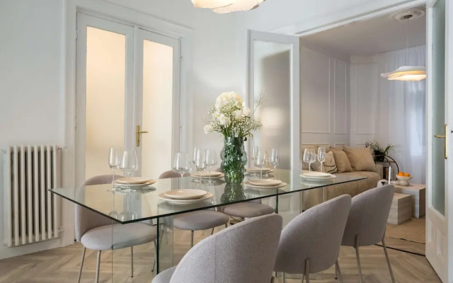 Elegant 3BR Retreat - Steps Away Cismigiu Gardens