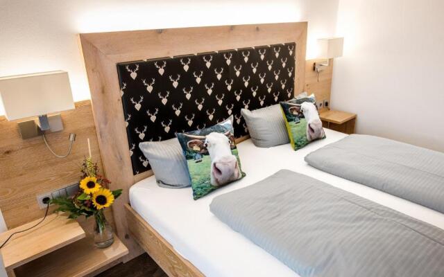 Landhotel Böld and Restaurant Uhrmacher Oberammergau