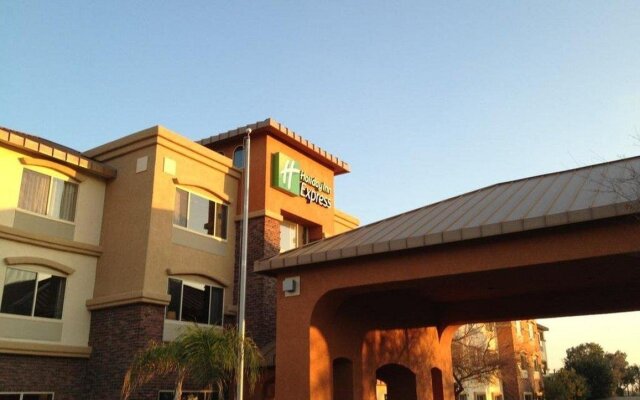 Holiday Inn Express & Suites Phoenix Tempe - University