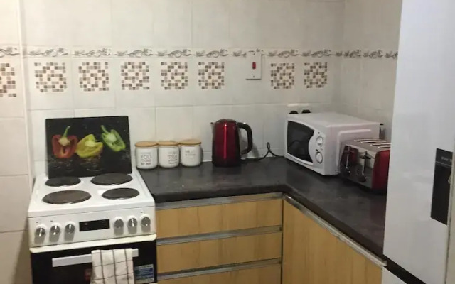 Gatwick Apartments, Direct Link to London