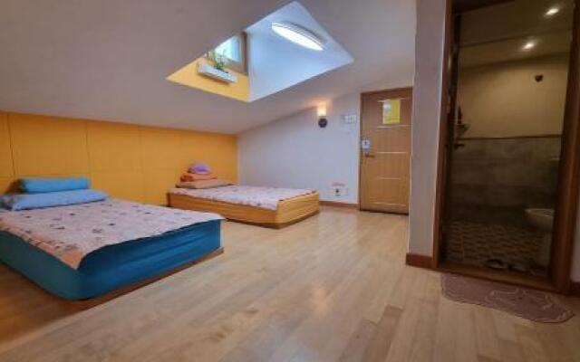 Tongyeong One Guesthouse