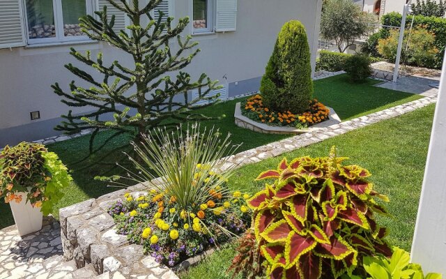 Amazing Home in Dramalj With Wifi and 3 Bedrooms