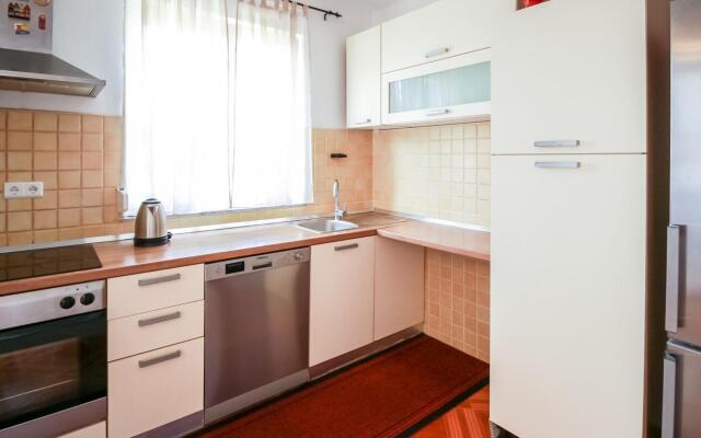 Simplistic Apartment in Malinska near Sea