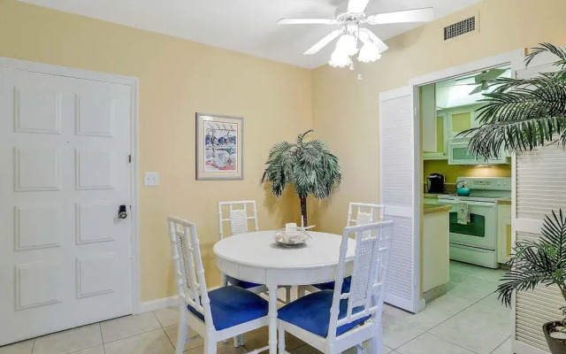 Bungalow-style Beachfront Condo With Pool