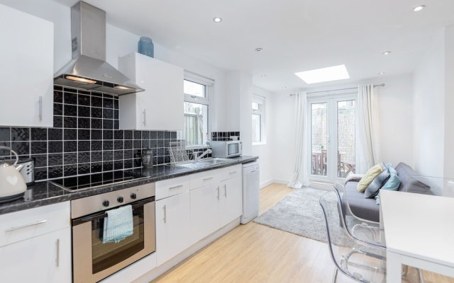 Clapham 2Bed with Patio by BaseToGo