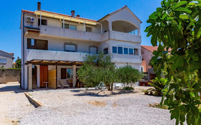 Šjor 2 BDR Apartment w grill