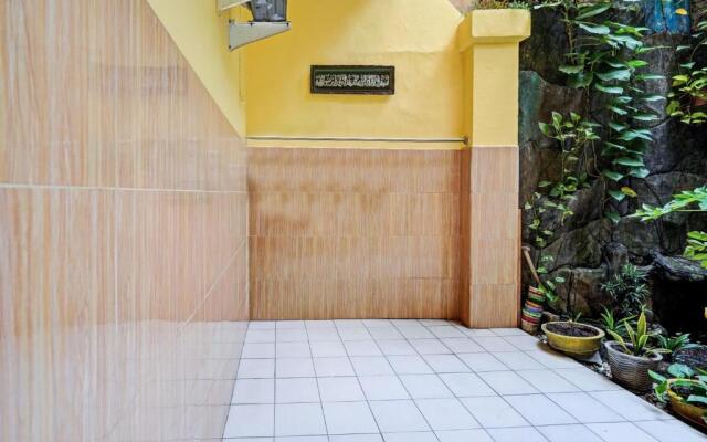 RedDoorz Syariah near Jembatan Merah Plaza