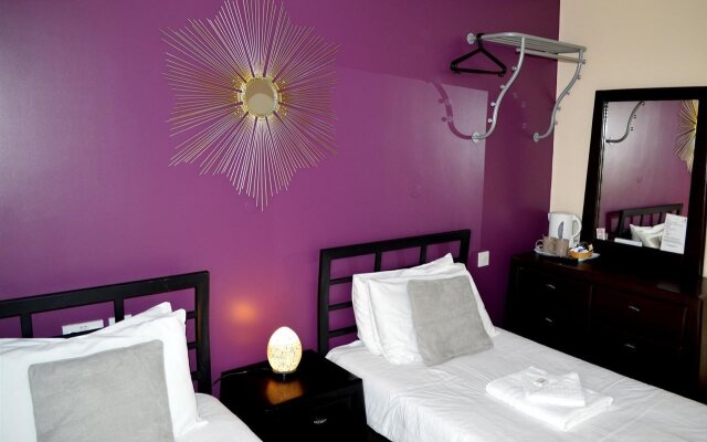 OYO Go2 Gloucester Hotel