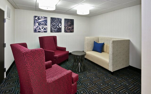 Holiday Inn Express & Suites Birmingham South - Pelham by IHG