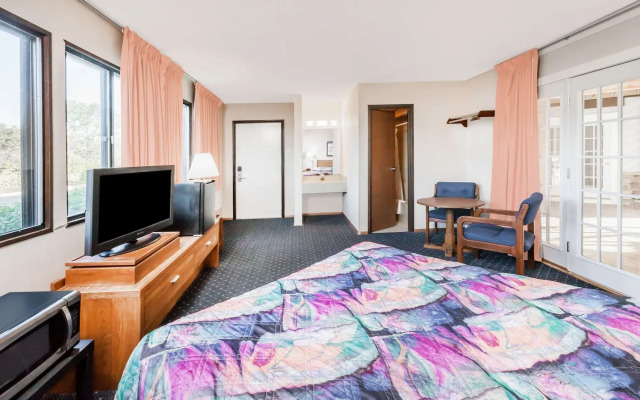 Knights Inn Mackinaw City