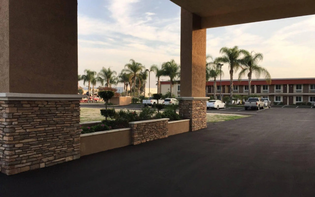 Ontario Inn & Suites