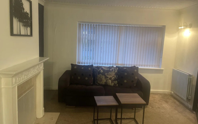 4 Bed Comfy House in Birmingham