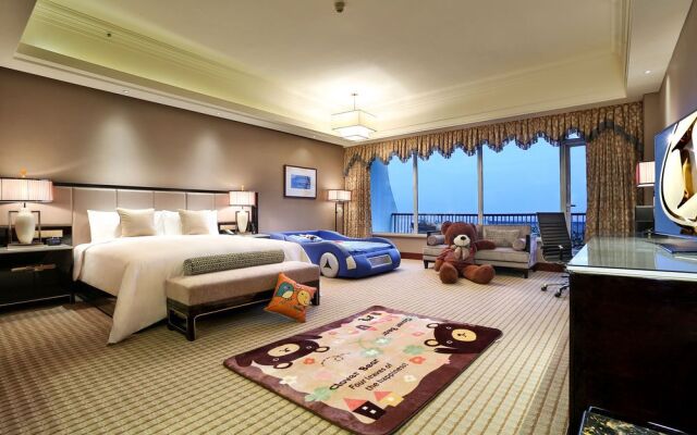 Intercontinental Sancha Lake