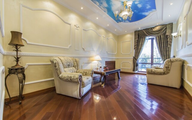 Luxurious Classic Apartment Bessarabka