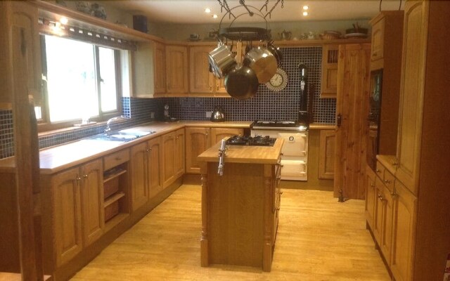 Auchenheglish Lodges - Callanish House