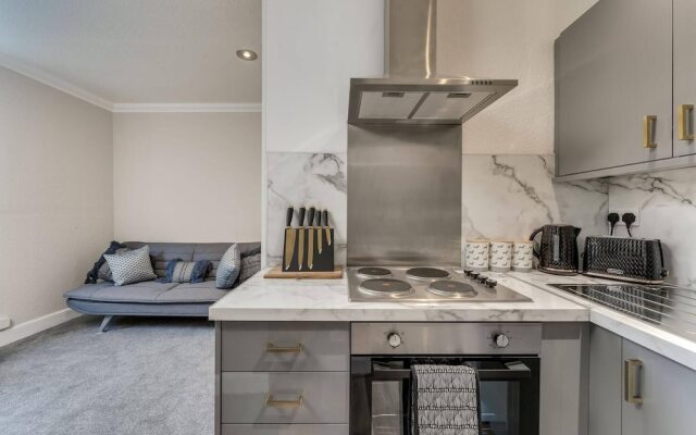 Garden Flat - Stylish - Modern Flat - Near Balloch