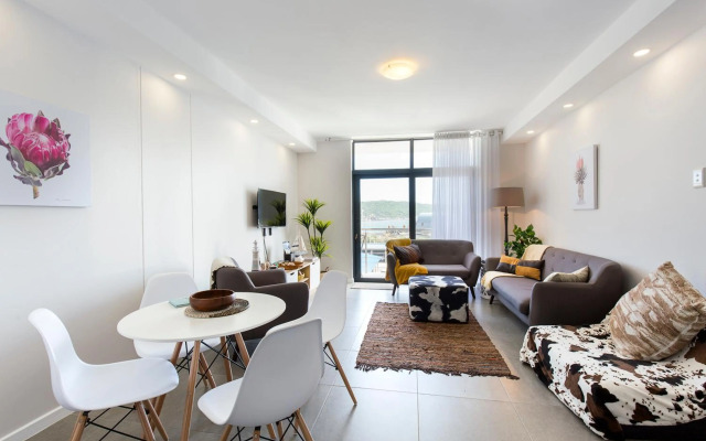 uSHAKA WATERFRONT - HARBOUR HEADING HIDEAWAY