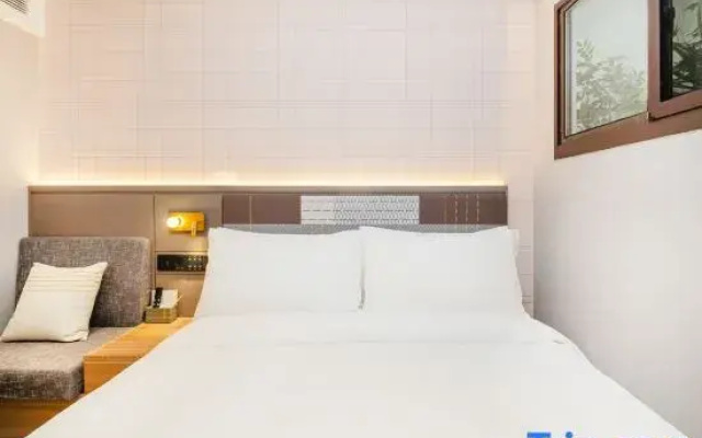 Homeinn plus Hotel - Shanghai Bund Waibaidu Bridge