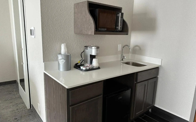Holiday Inn Express & Suites Eden Prairie – Minneapolis by IHG