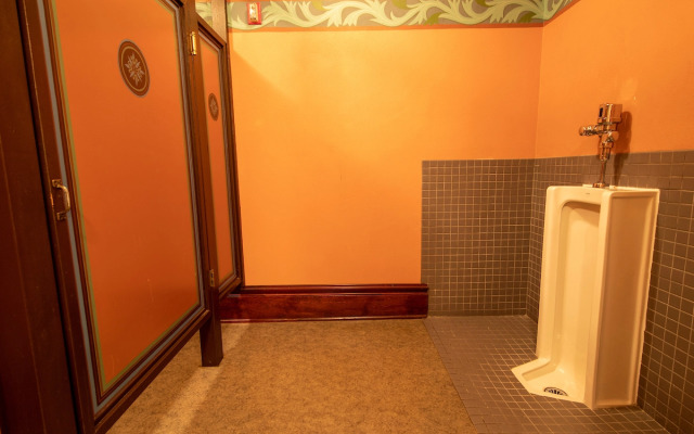 McMenamins Hotel Oregon