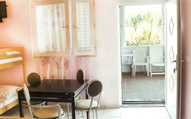 Comfortable Holiday Home in Metajna With Terrace