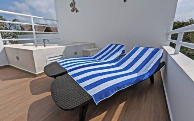 Spectacular Apartment Rooftop Hot Tub