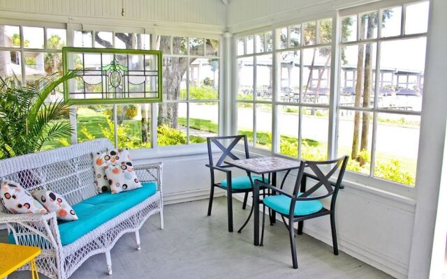 Night Swan Intracoastal B&B