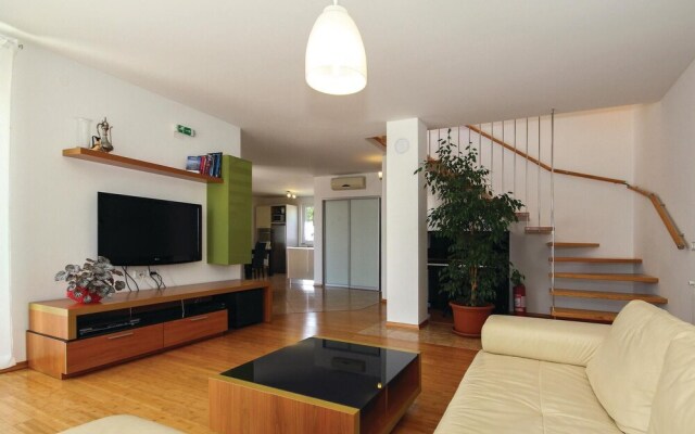 Nice Home in Umag With Wifi and 4 Bedrooms