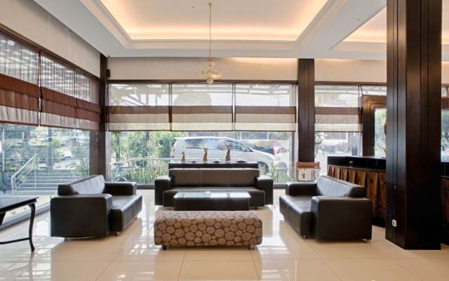 RedDoorz Plus near Floating Market Lembang