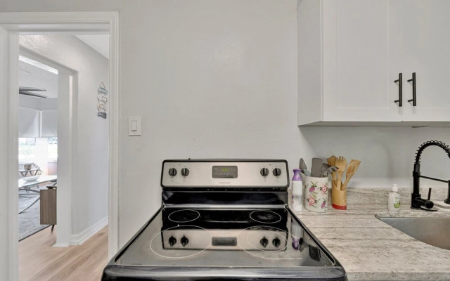 Sunset Stays by the Beach & Caddy's