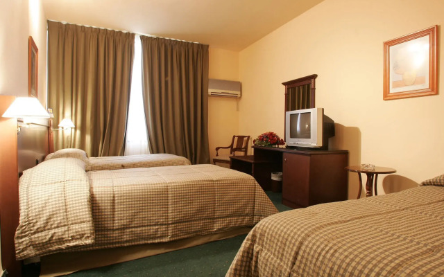 Mayflower Hotel