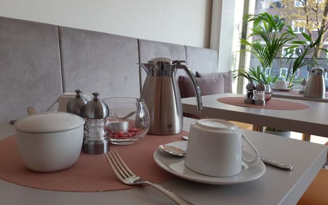 Apricot Hotel