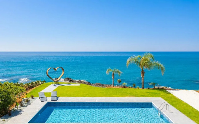 Villa Beach Heaven in Pomos